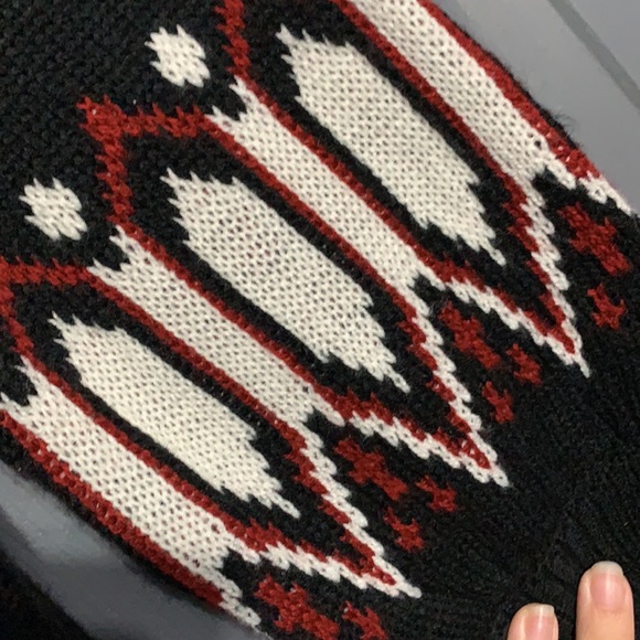 Black and Red Sweater Dress. B18 - Picture 2 of 3